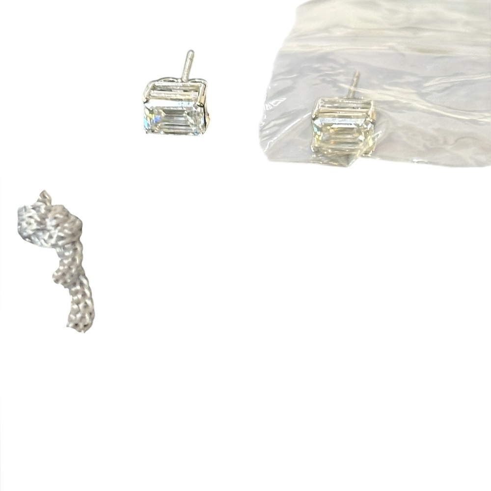 NIP Moissanite 2.0 ct Emerald Cut Stud Earrings. Retail $399.00 - Picture 2 of 3